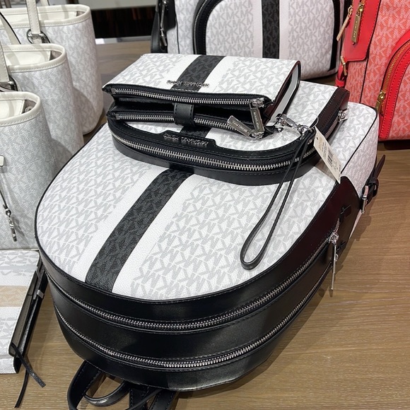 Michael Kors Jaycee Large Zip Pocket Backpack & LG DOUBLE ZIP WRISTLET - Picture 6 of 16